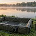 Tapis de réception carpe préparé sur une berge