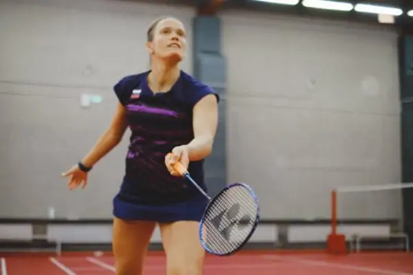 Comment appelle t-on les joueurs badminton