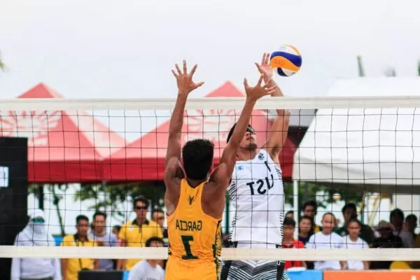 pourquoi un joueur de volley porte un maillot different